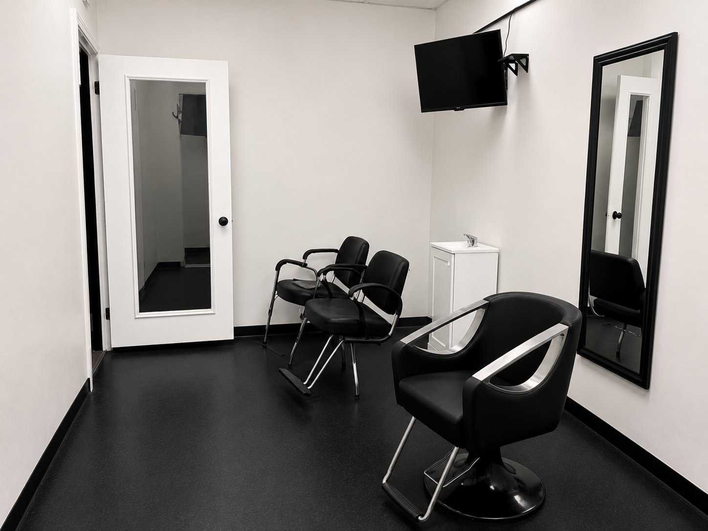 10 × 15 suite interior